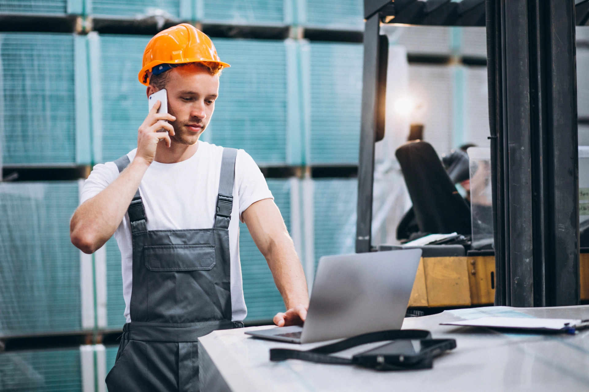 Аренда техники с оператором или без: в каких случаях это критично