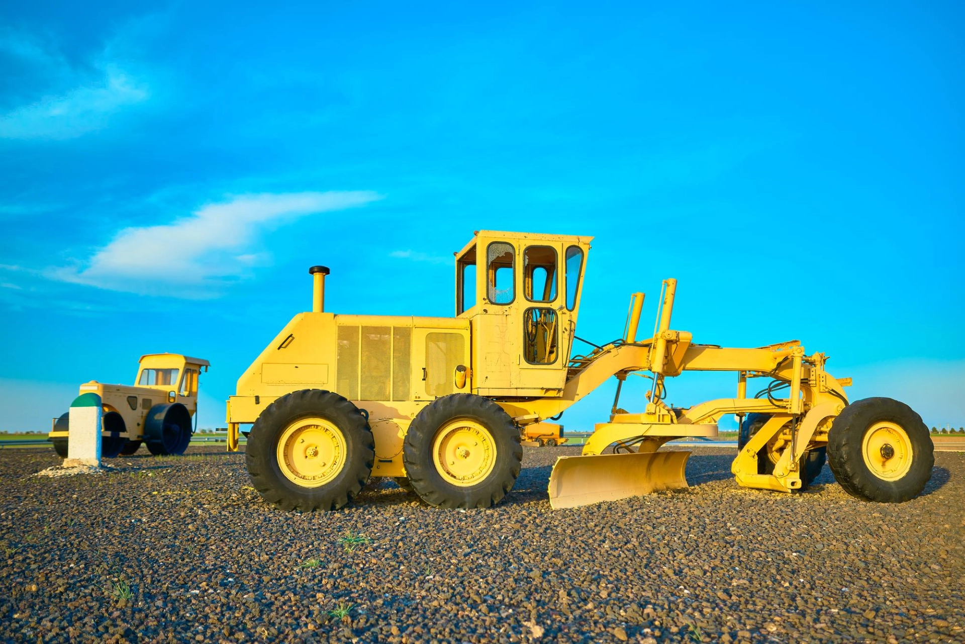 Сезонные колебания спроса на аренду техники: когда дешевле арендовать