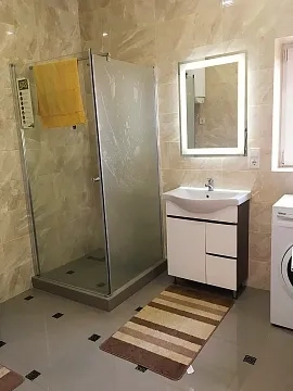 1-кімнатна квартира подобово у Ужгороді, вул. Капітульна, 28 — 1001011027 