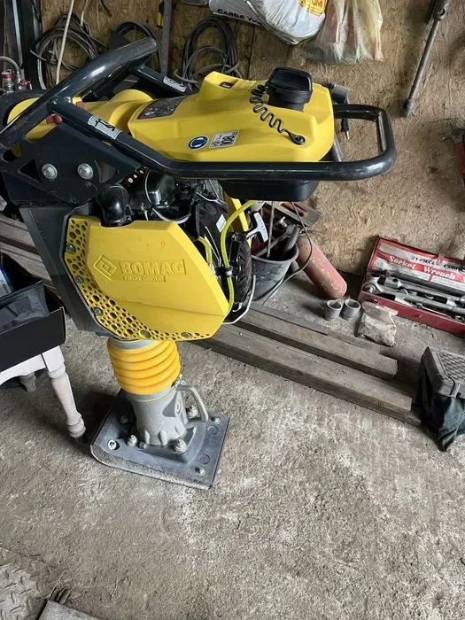Мягка вібронога BOMAG Надійний німецький інструмент