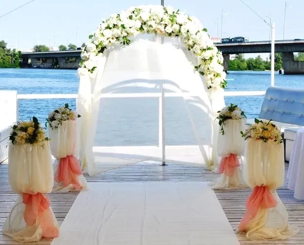 Весільна арка на весілля декорація оформлення залу