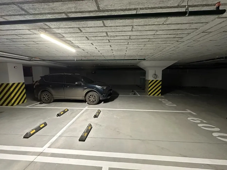 Місця в паркінгу, зручний заїзд