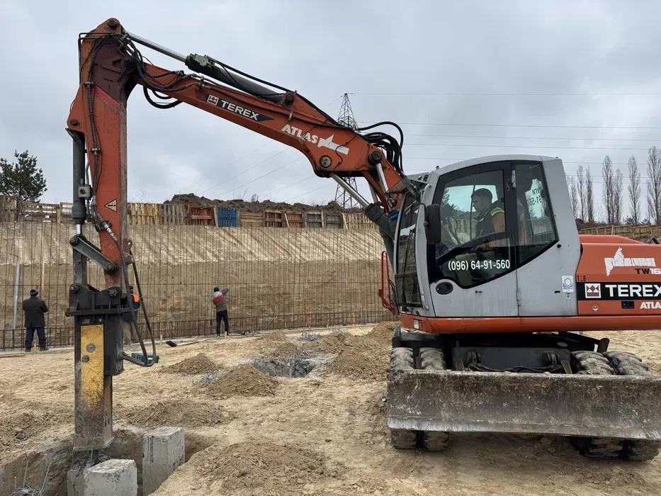 Послуги Екскаватора -гідромолота Atlas-Terex.Копаємо котлоани, септики
