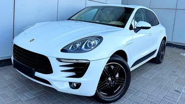 042 Porsche Macan S білий без водія подобово