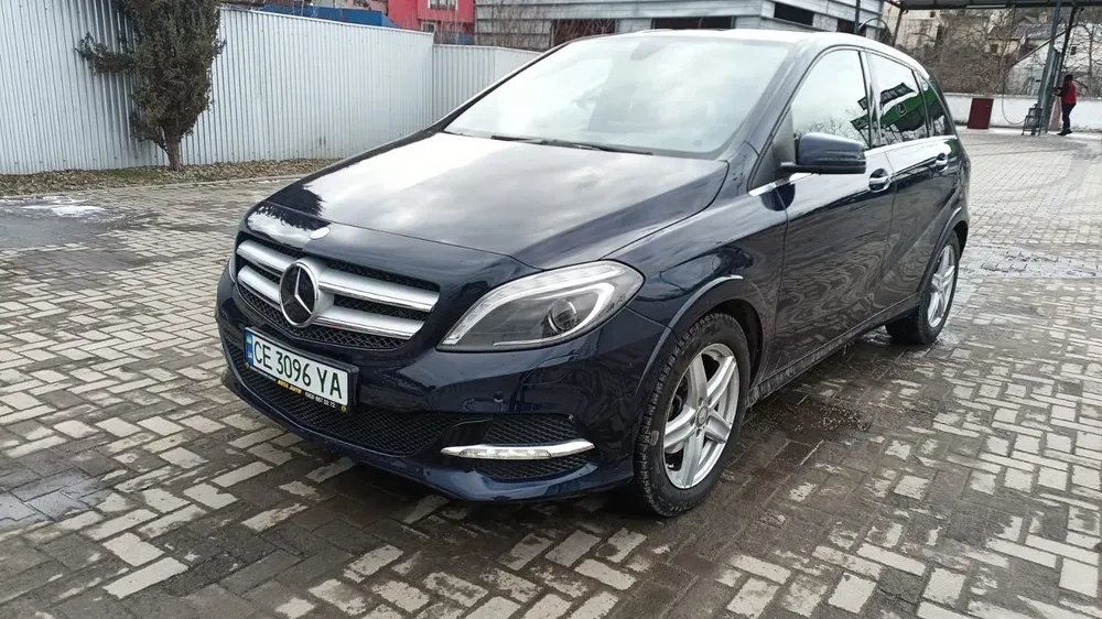 Авто з водієм, трансфер, перевезення весіль.