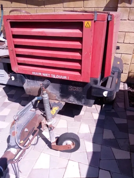 Дизельний, мобільний компресор; піскоструй 11 атмосфер