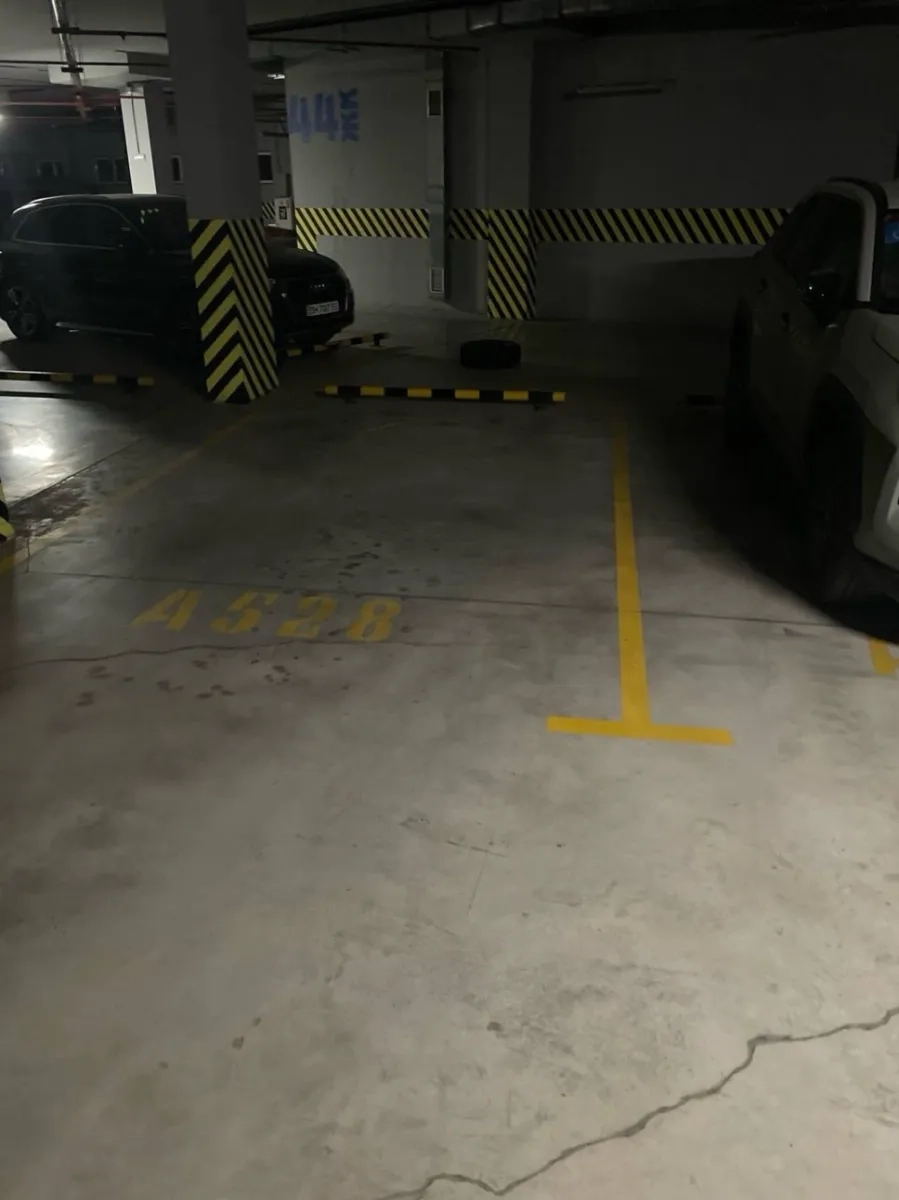 Подобове паркомісце. Підемний паркінг!