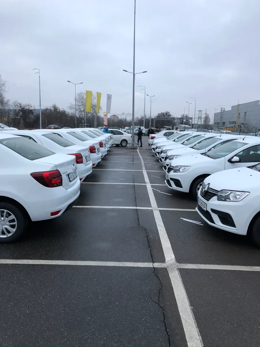 Авто під таксі та особисті цілі