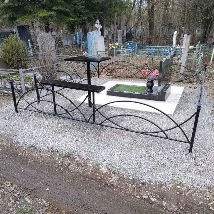Огородження металеві на могили від 400 до 2000 грн.