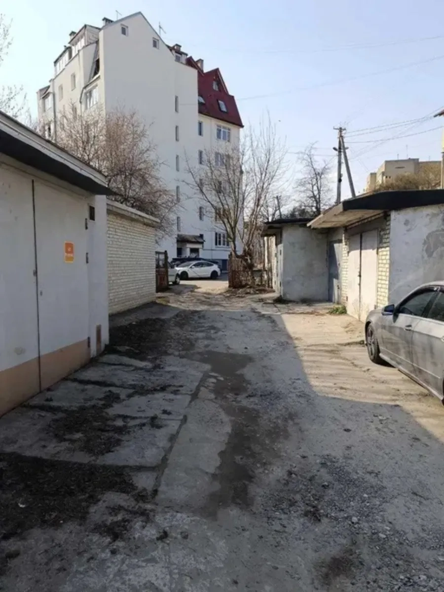 Гараж 38м.кв. з 1 поверхом і підвалом
