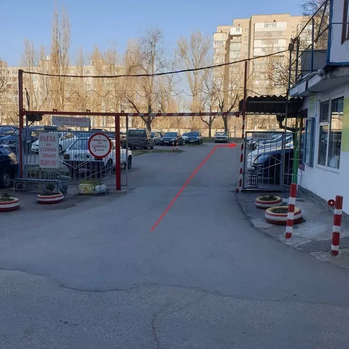 Паркомісце на охоронюваній автостоянці