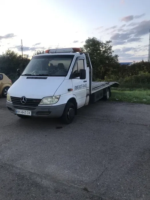 Цілодобові послуги евакуатора по місту та області: Швидка та безпечна допомога на дорозі 24/7.