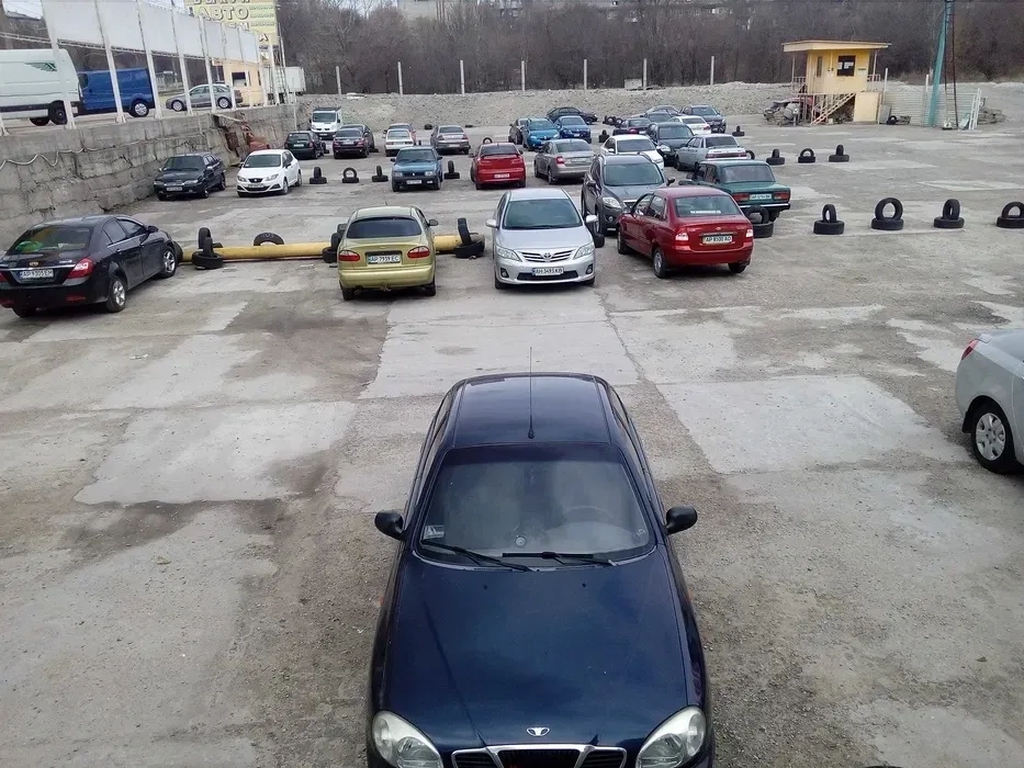 Цілодобова автостоянка з охороною