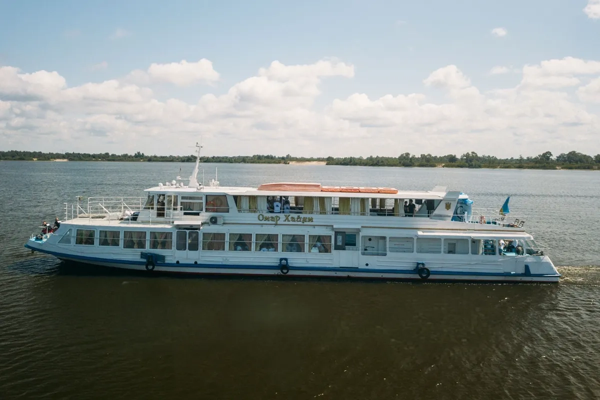 Теплохід "Омар Хайям"