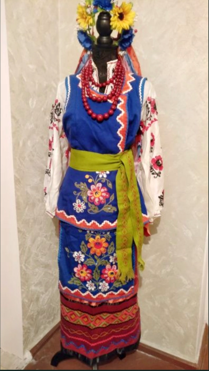 Український традиційний жіночий костюм