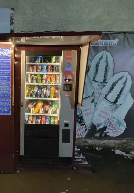 Вендінговий автомат для снеків і напоїв Jofemar