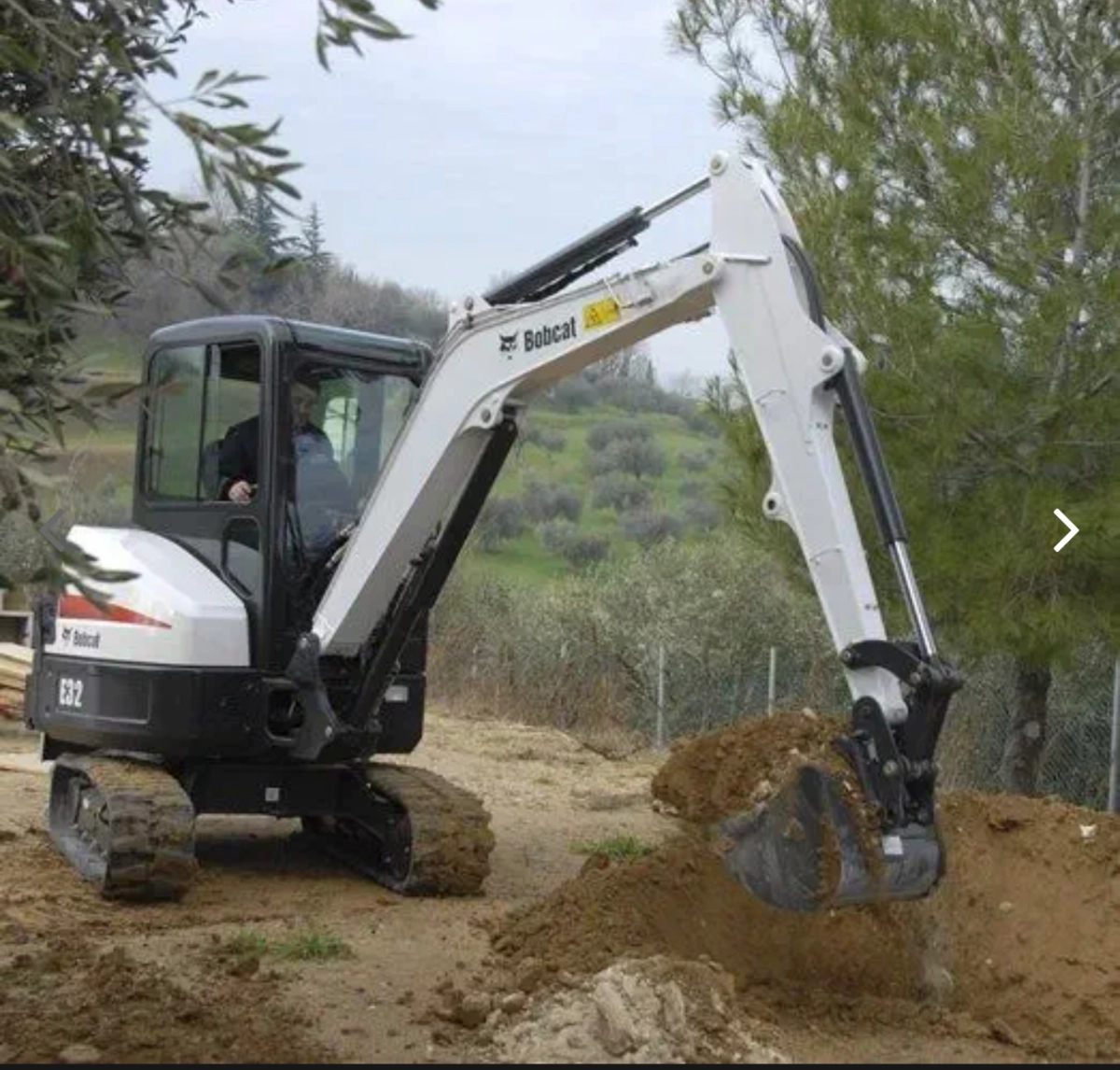 Міні-екскаватор Bobcat E32