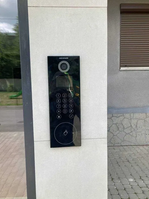 Монтаж систем безпеки та контролю доступом