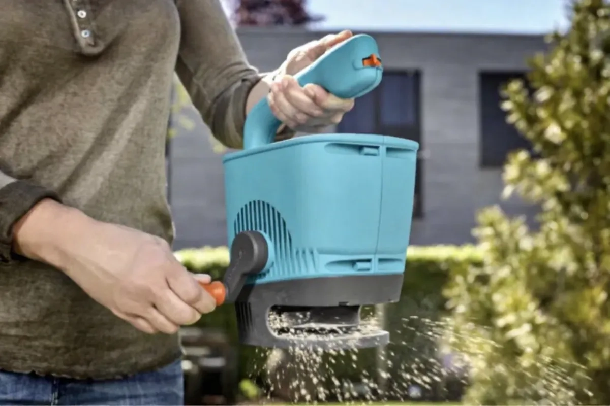 Ручна сівалка для посіву трави