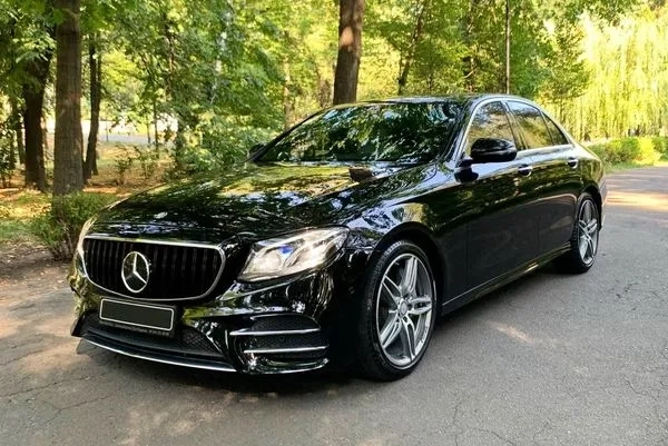 101 Mercedes E-класу на весілля в Києві – Mercedes W213 E300