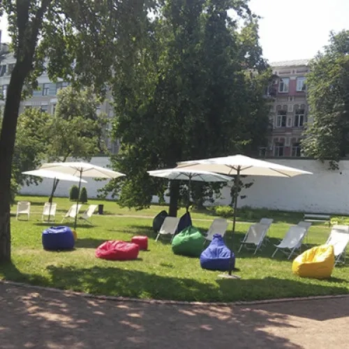 Зонт білий для відпочинку