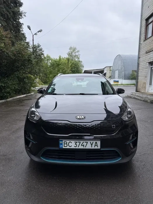 Авто з водієм,таксі,перевезення.