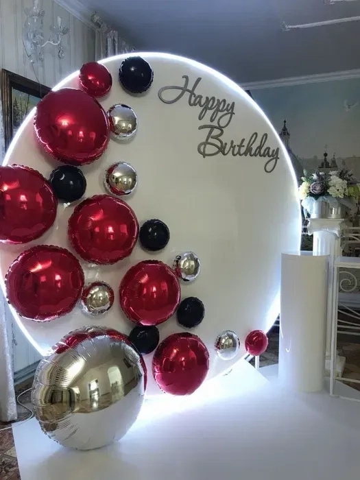 Кругла фотозона з оформленням.