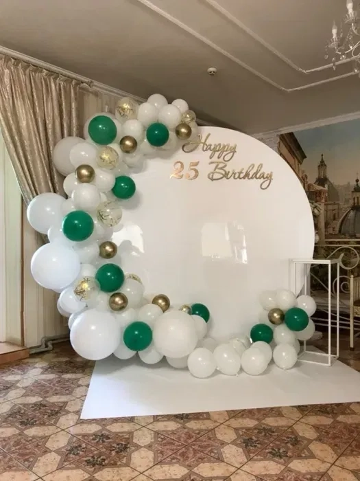 Кругла фотозона з оформленням.