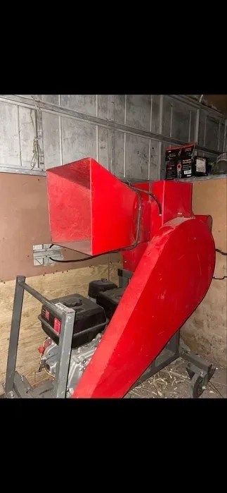 Обрізка та спил дерев, подрібнення гілок дробілкою, вивіз сміття