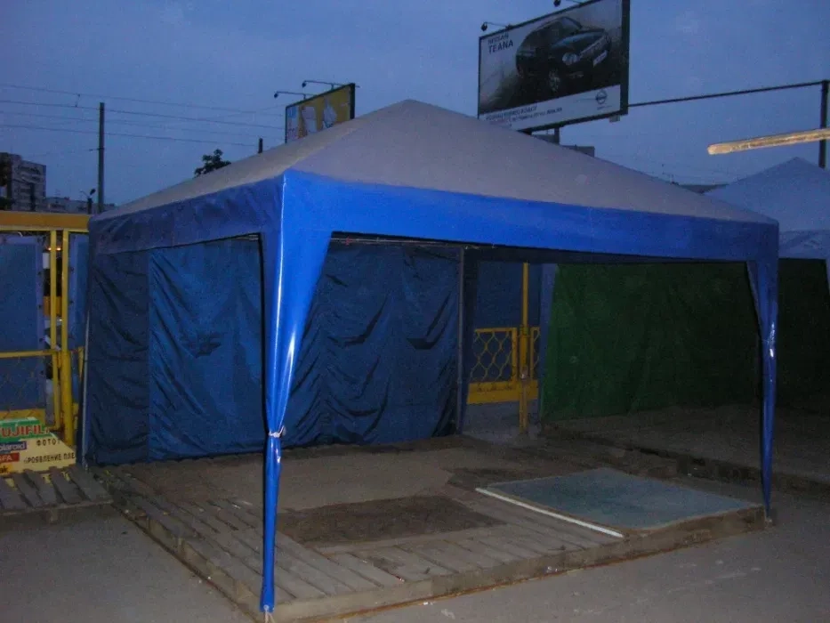 Намети для торгівлі та відпочинку.