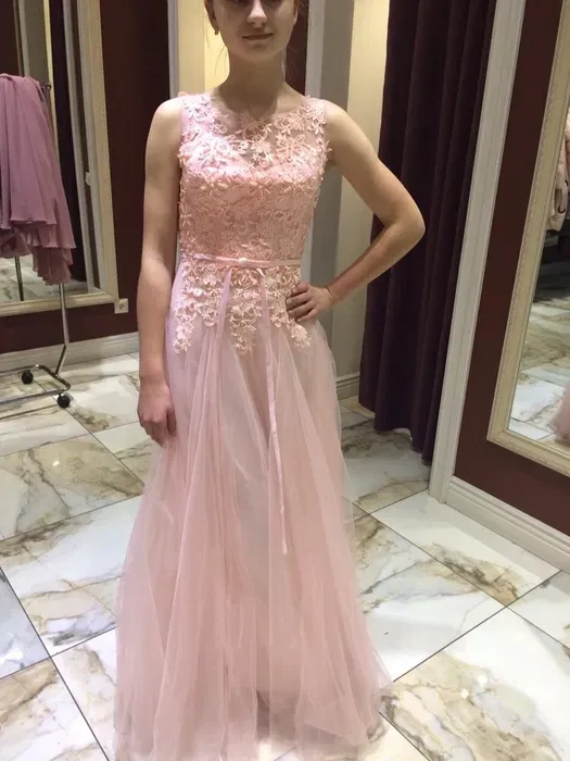 Ніжне вишукане плаття на святкову подію