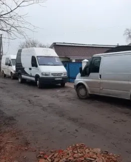 Грузоперевезення, вантажоперевезення.