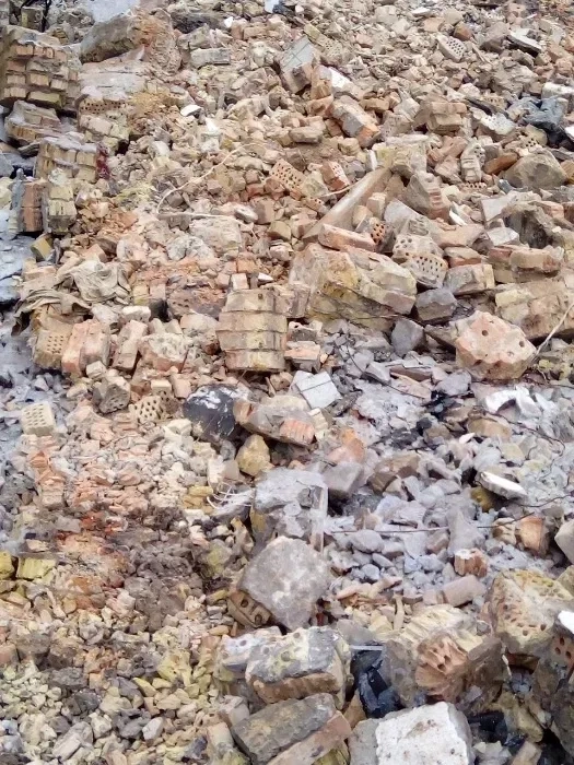 Вивіз сміття на звалище.