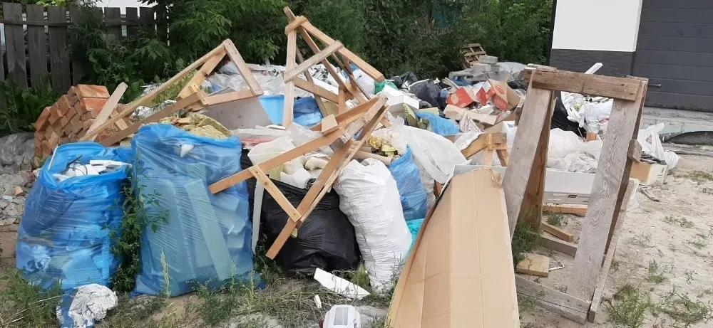 Вивіз сміття на звалище.