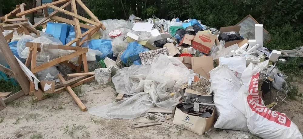 Вивіз сміття на звалище.