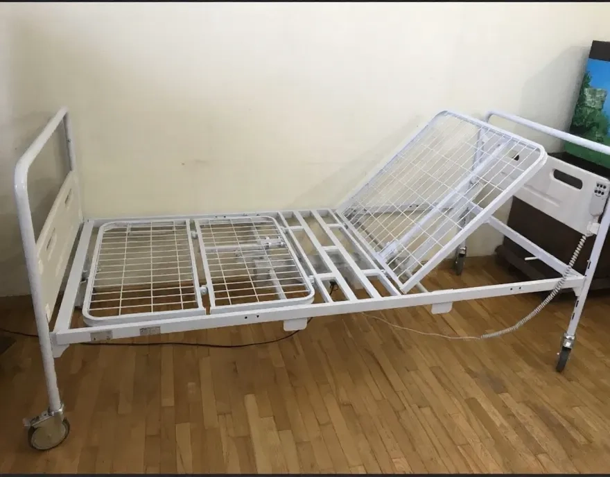 Медичне Ортопедичне ліжко з електричним регулюванням.