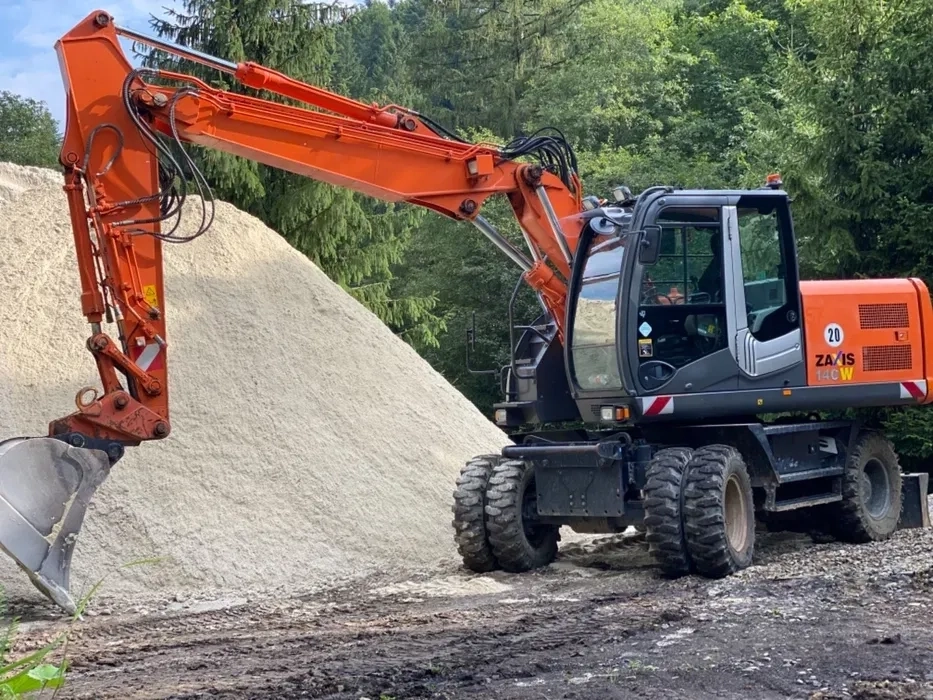Екскаватори від 3 тон до 18 тон