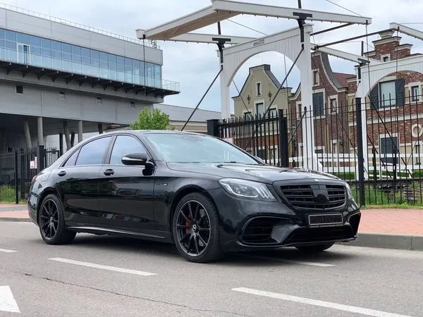099 Mercedes 222 S-класу без водія в Києві – комфорт і свобода 