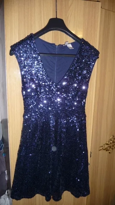 Нарядне плаття на свято, або випускний вечір.