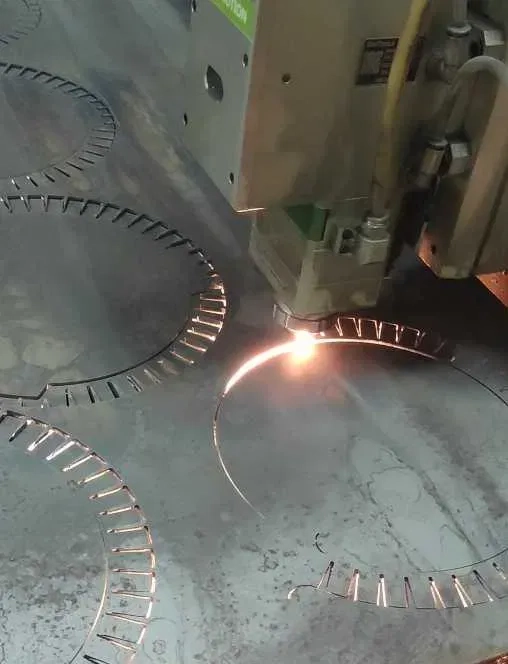 Послуги лазерної різки металу. Різи залишаються чистими без дефектів.