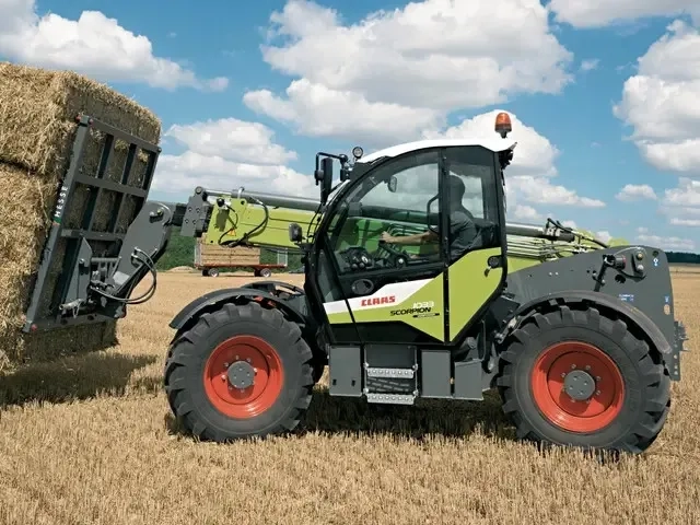 Потужний телескопічний навантажувач!!