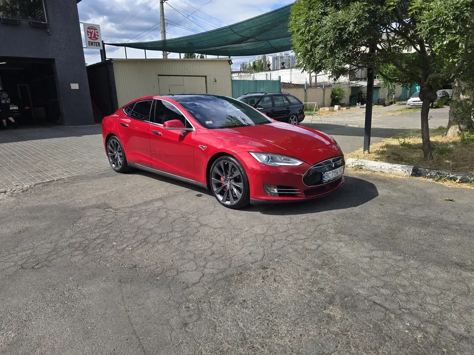 Tesla Model S P85D