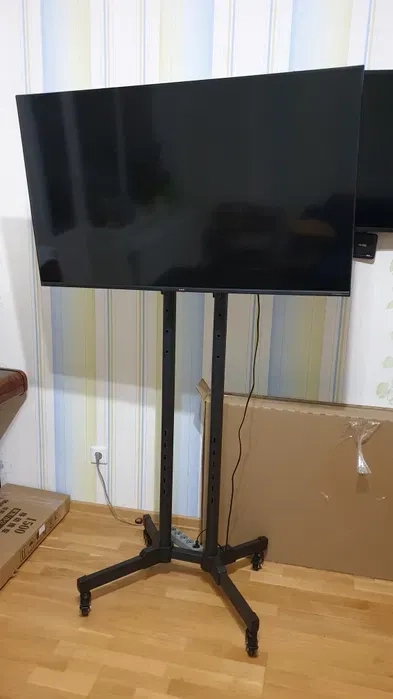 Презентаційна стійка для плазм ЖК/ТВ для для виставок, показів та заходів