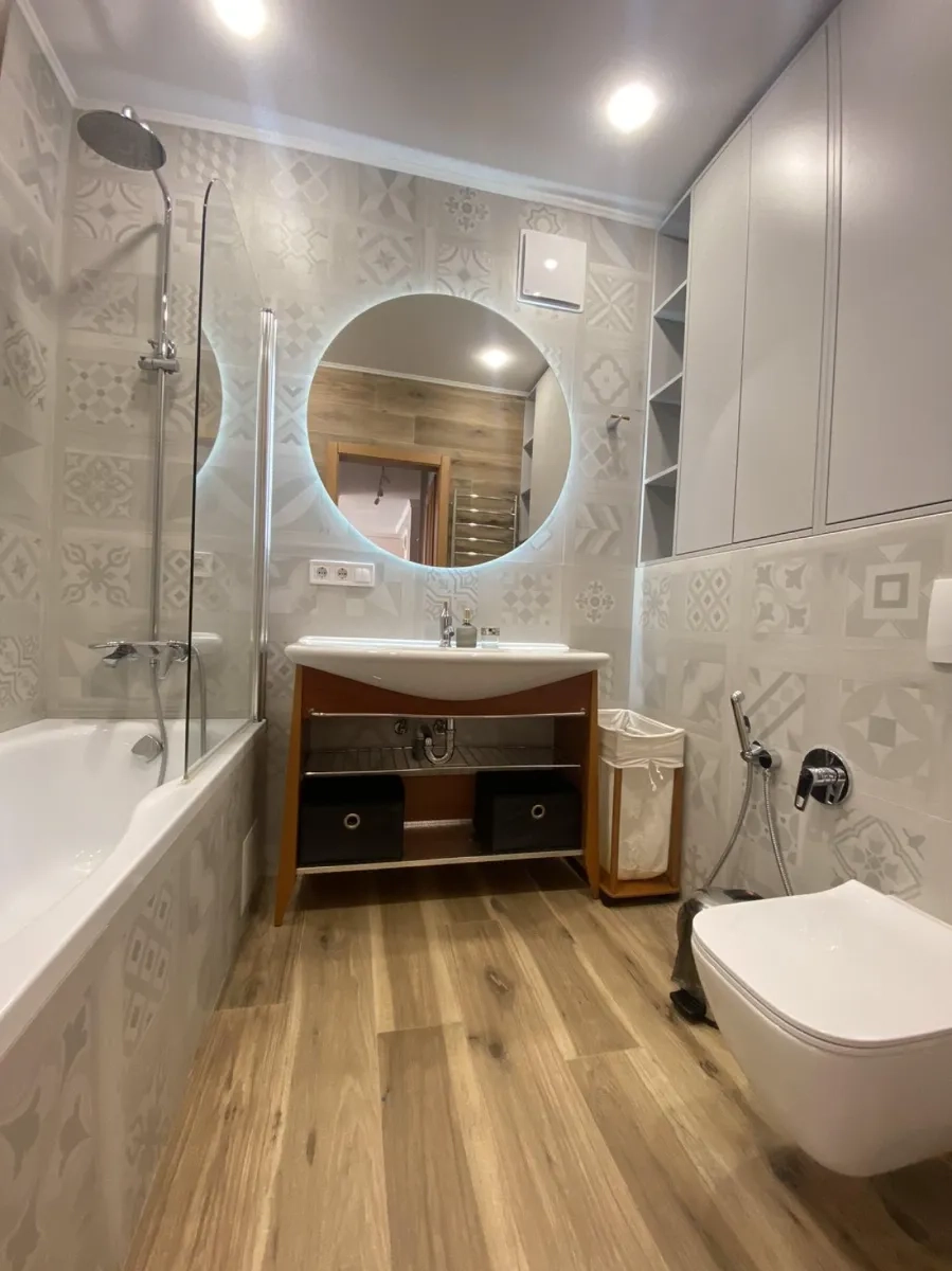 Великої двокімнатної квартири з кухнею студією ЖК Галактика