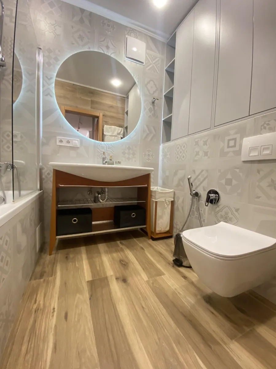 Великої двокімнатної квартири з кухнею студією ЖК Галактика