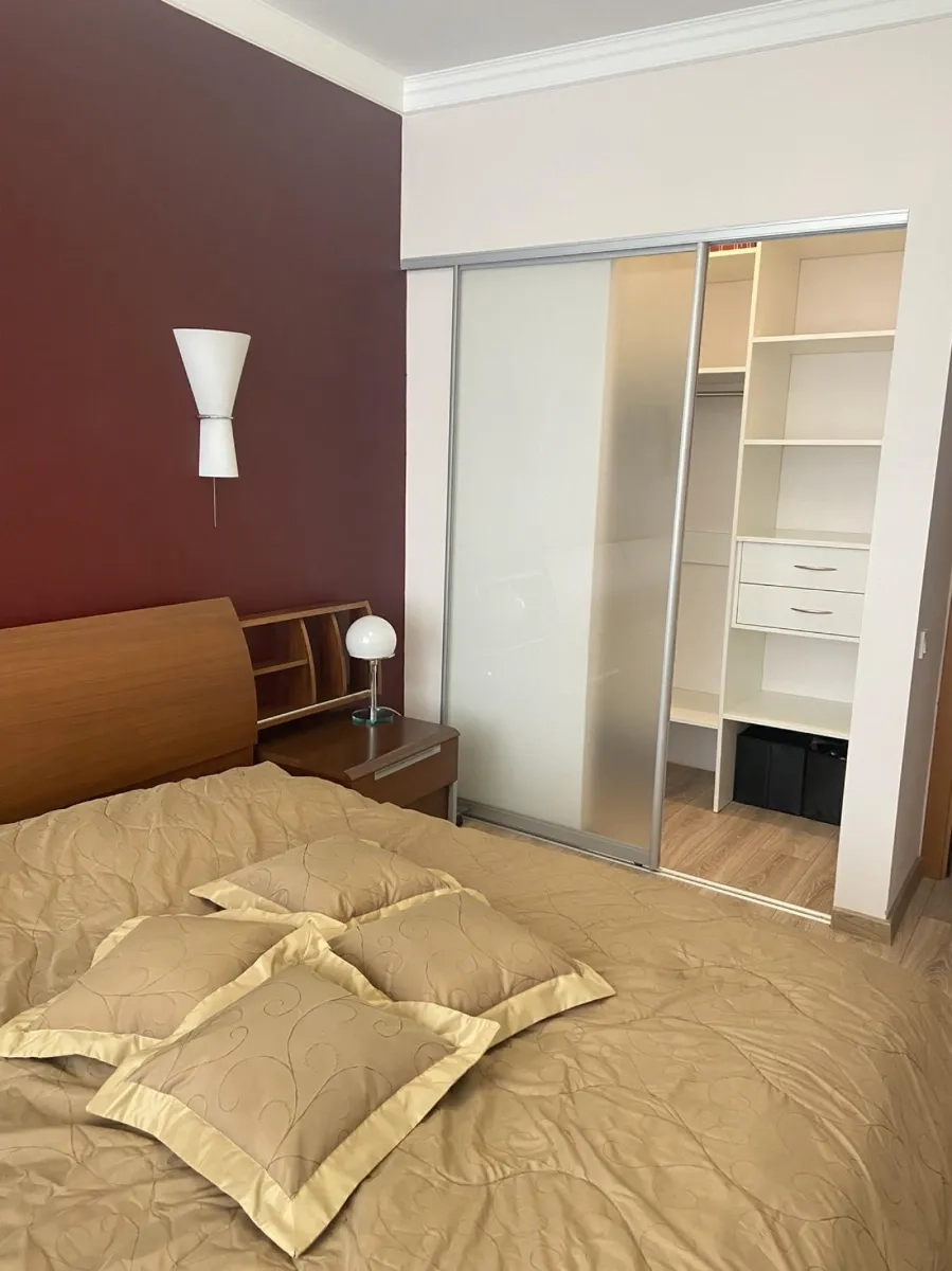 Великої двокімнатної квартири з кухнею студією ЖК Галактика