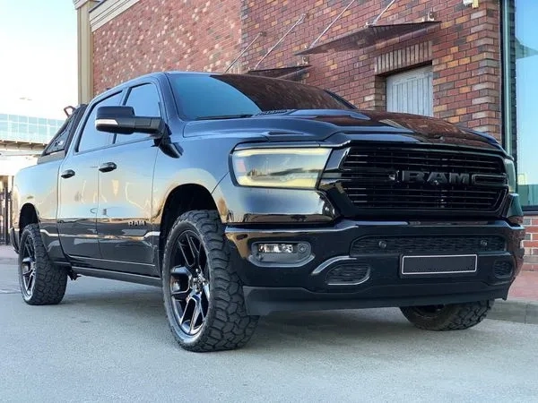 351 Пікап Ram Sport 1500 без водія для зйомок кіно