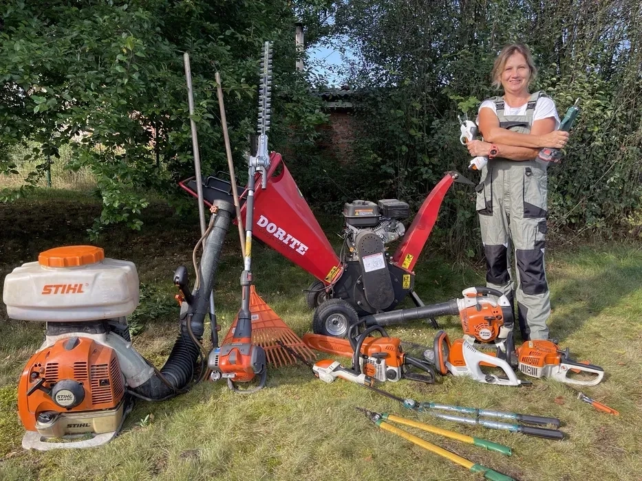 Стрижка декоративних рослин і саду