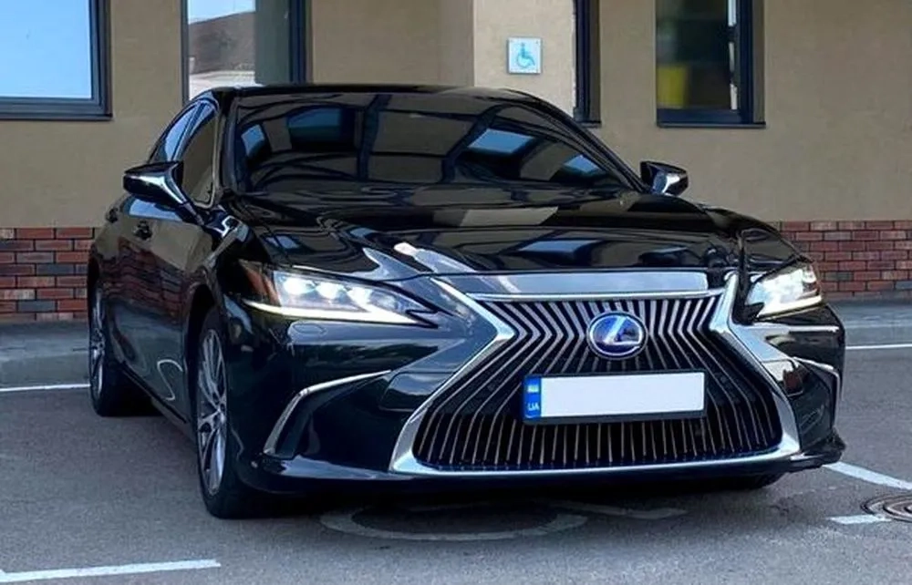 429 Авто на весілля Lexus ES 300h з водієм