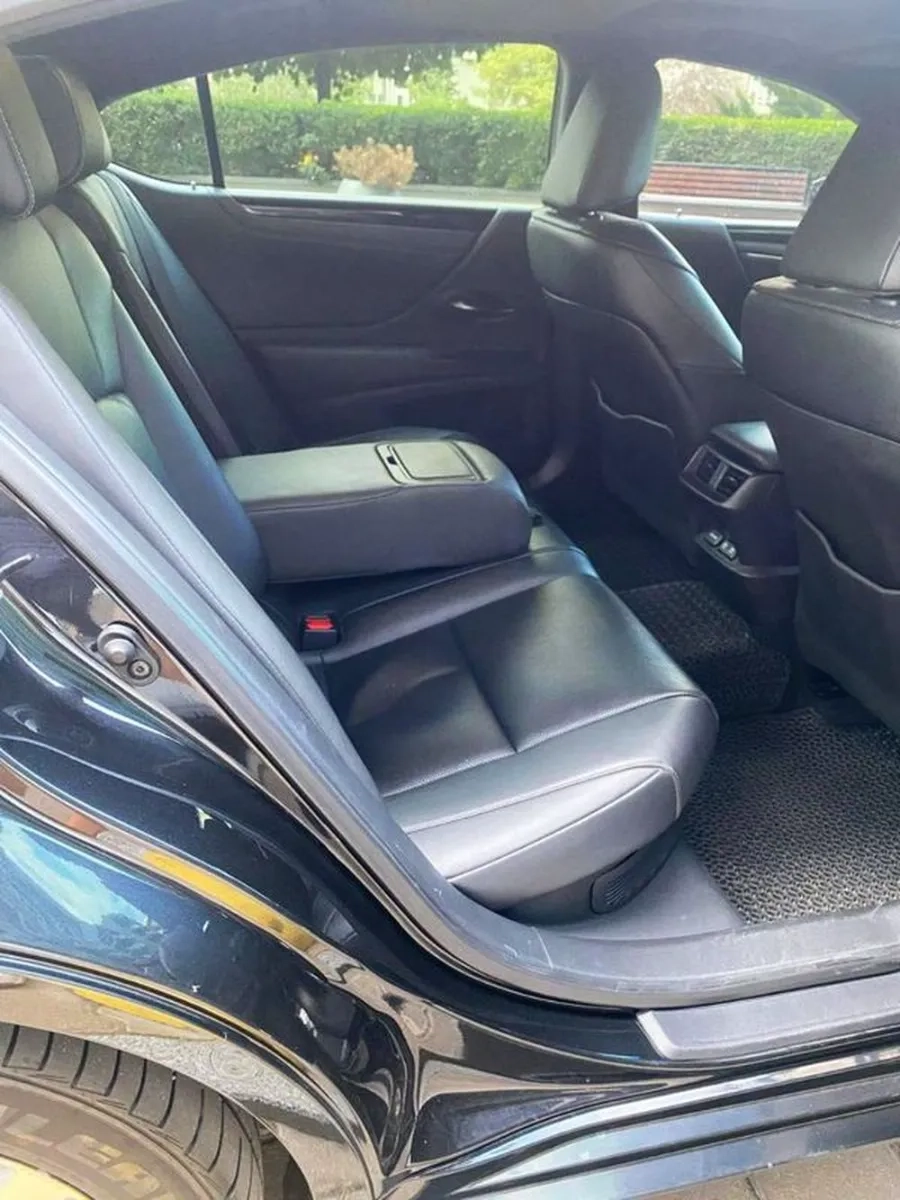 429 Авто на весілля Lexus ES 300h з водієм